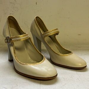 Marc Jacob's High heels size 8.5 beige and gold
